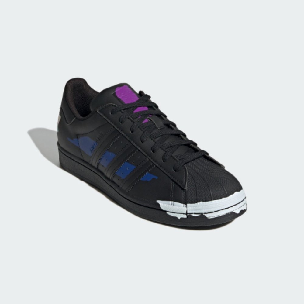 sports shoes